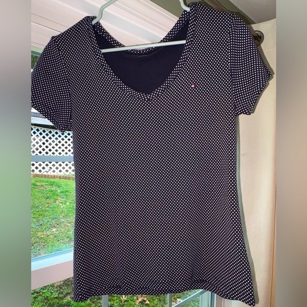 Tommy Hilfiger Women’s V-Neck Polka Dot Shirt – Size M – New Without Tags‌‌‌‌‌